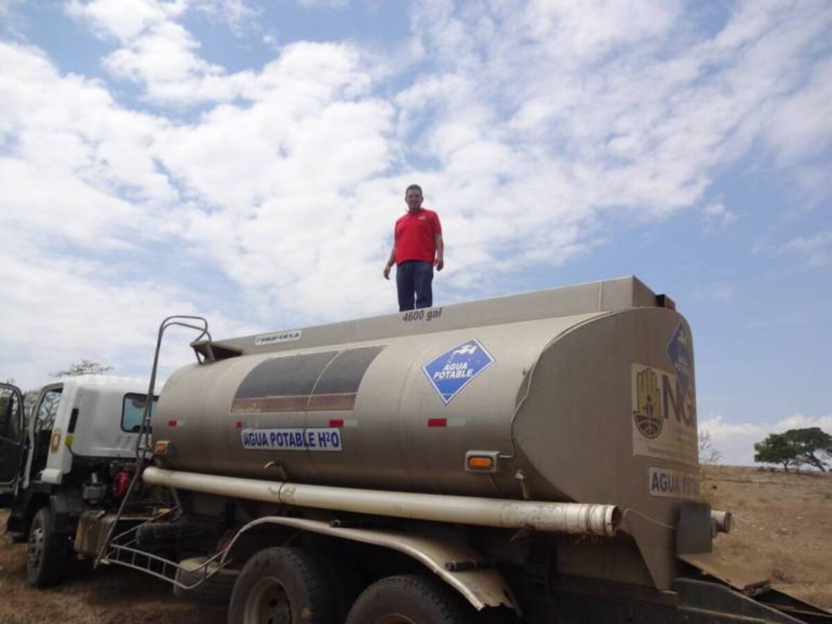 Otra vez tocó apelar a carro tanques para calmar la sed en Los Santos