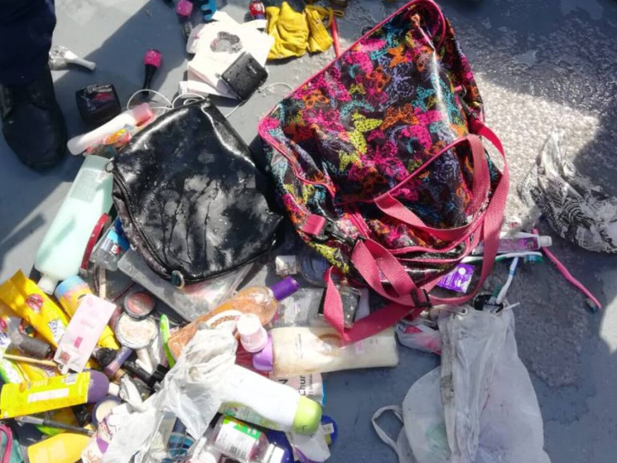 Encuentran pertenencias de mujer e hija arrastradas por arroyo