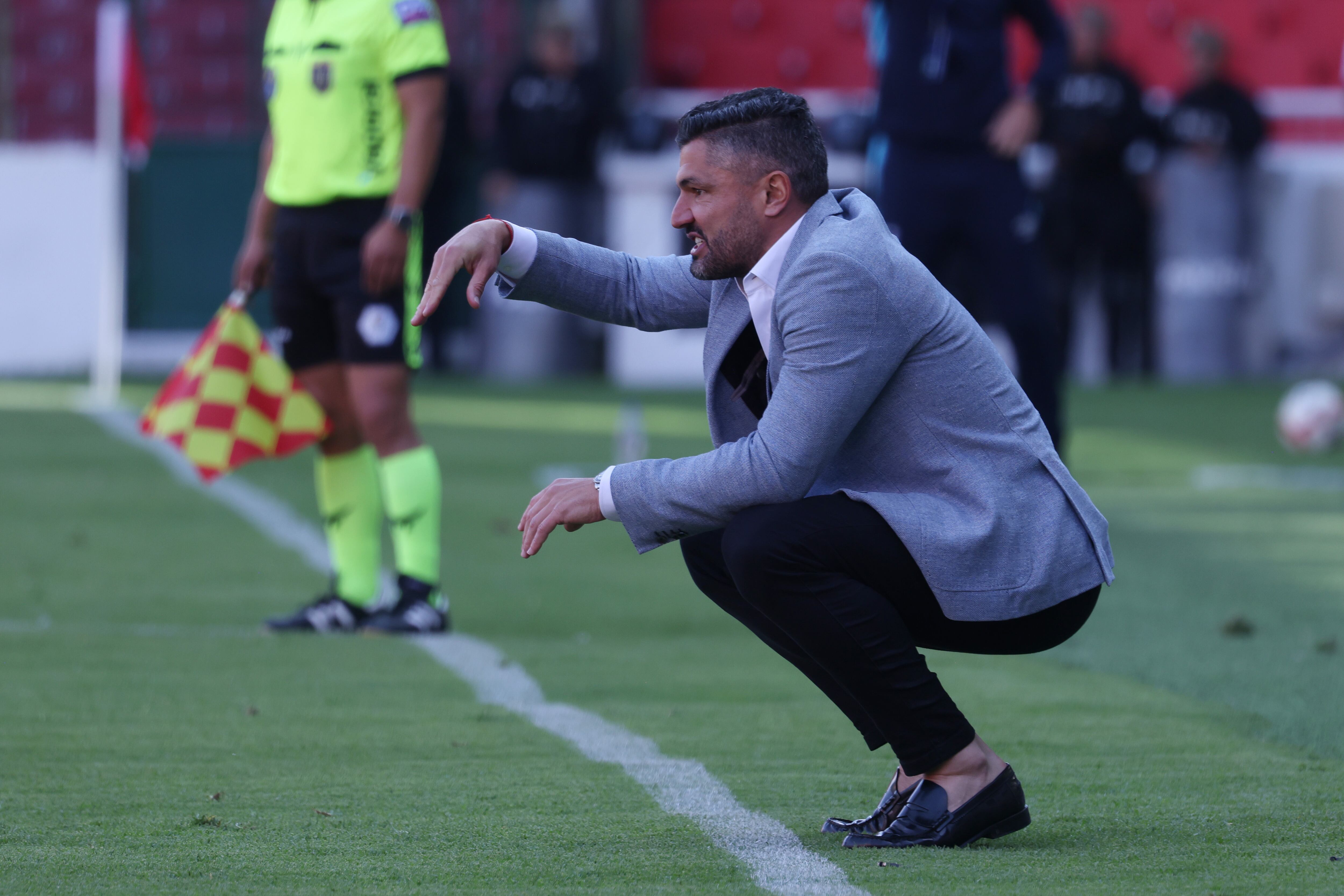 QUITO, ECUADOR - OCTOBER 22: Javier Gandolfi Head Coach of Independiente del Valle reacts during the 2024 Copa Ecuador match between U. Catolica and Independiente del Valle at Estadio Rodrigo Paz Delgado on October 22, 2024 in Quito, Ecuador. (Photo by Franklin Jacome/Agencia Press South/Getty Images)