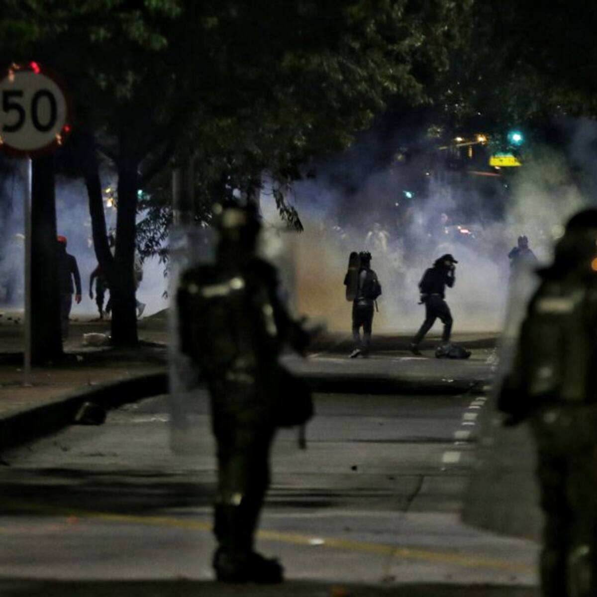 Al menos tres heridos en enfrentamientos con fuerza pública en Buenaventura