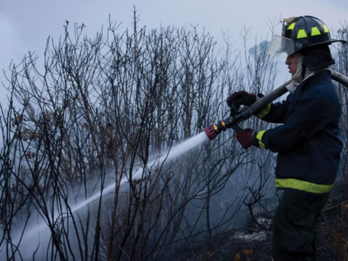 Siguen activos 30 incendios en el país