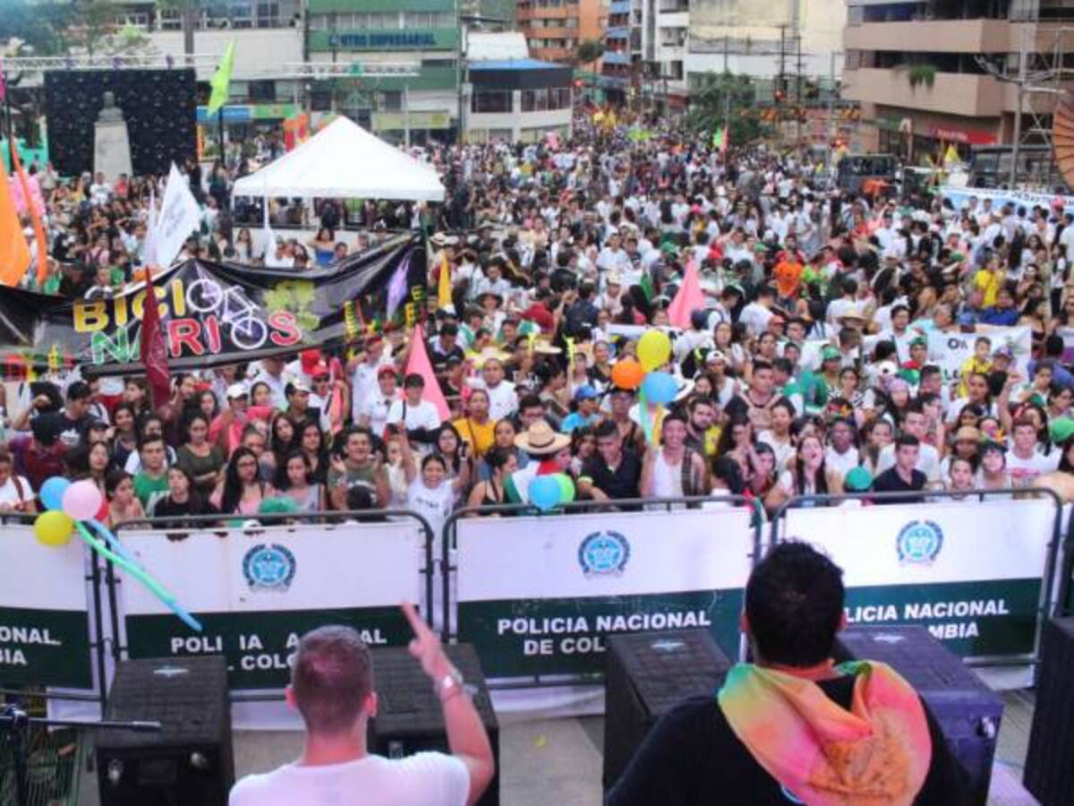 Cientos de personas se movilizaron en la marcha carnaval en Ibagué