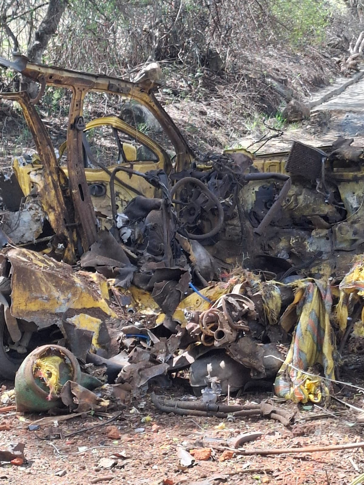 Así quedó el vehículo tras la detonación de los explosivos. Crédito: Ejército Nacional.