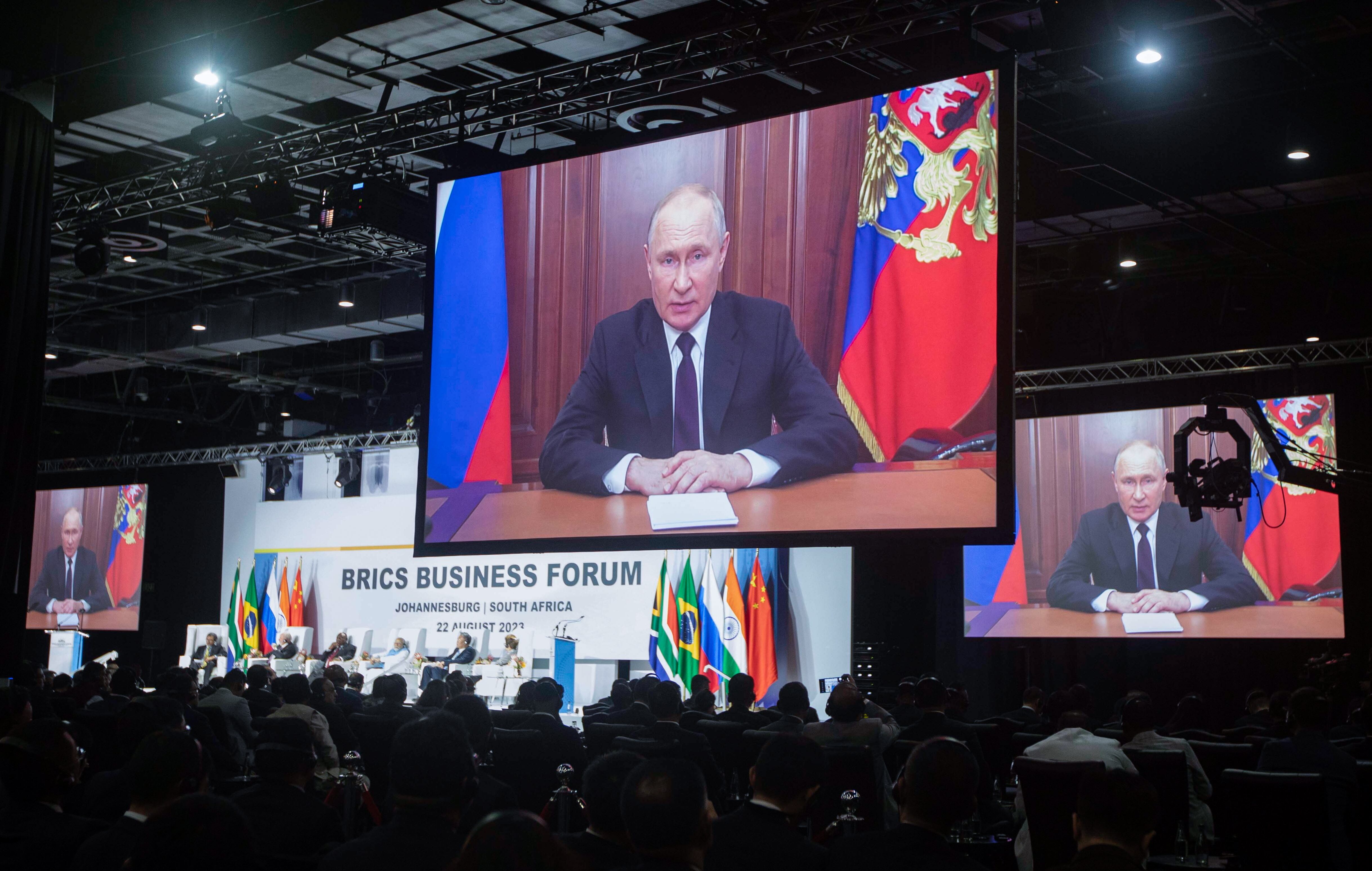 Johannesburg (South Africa), 22/08/2023.- President of Russia Vladimir Putin appears on a monitor as he delivers a recorded speech off location during the 15th BRICS Summit in Johannesburg, South Africa, 22 August 2023. South Africa is hosting the 15th BRICS Summit, (Brazil, Russia, India, China and South Africa), as the group'Äôs economies account for a quarter of global gross domestic product. Dozens of leaders of other countries in Africa, Asia and the Middle East are also attending the summit. (Brasil, Rusia, Sudáfrica, Johannesburgo) EFE/EPA/KIM LUDBROOK