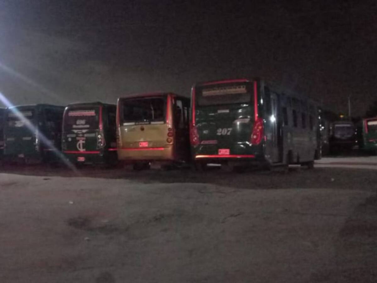 Lanzan artefacto explosivo en estación de buses en Soledad