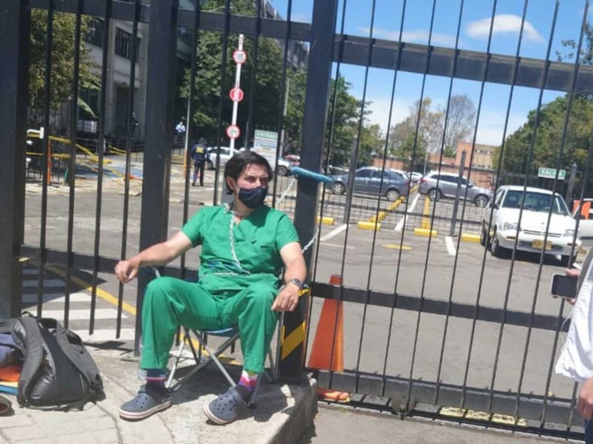 Tras huelga de hambre, MinEducación convalidó especialización a médico