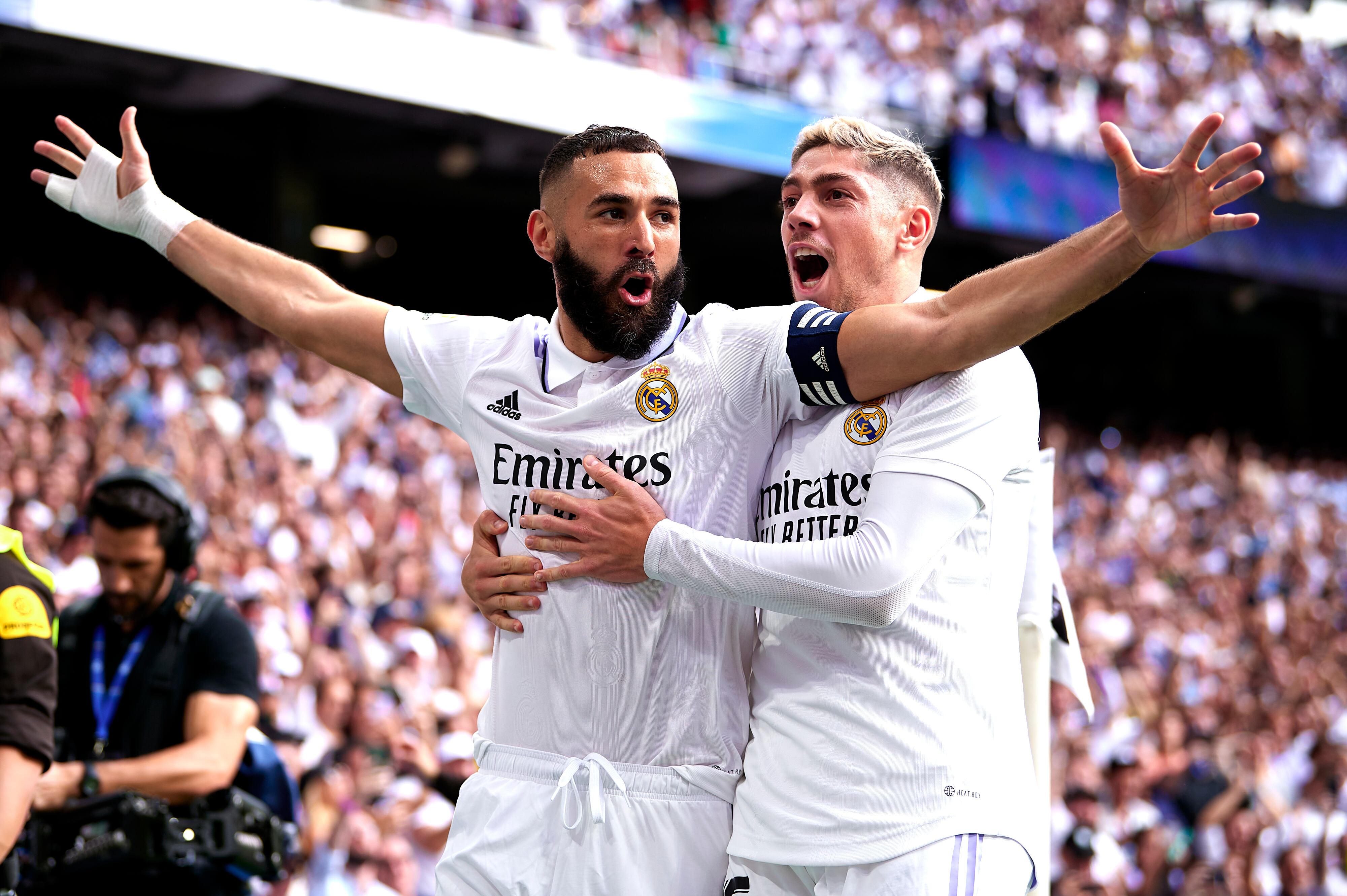 MADRID, SPAIN - OCTOBER 16: Karim Benzema of Real Madrid celebrates after scoring their side's first goal with his teammate Federico Valverde during the LaLiga Santander match between Real Madrid CF and FC Barcelona at Estadio Santiago Bernabeu on October 16, 2022 in Madrid, Spain. (Photo by Silvestre Szpylma/Quality Sport Images/Getty Images)