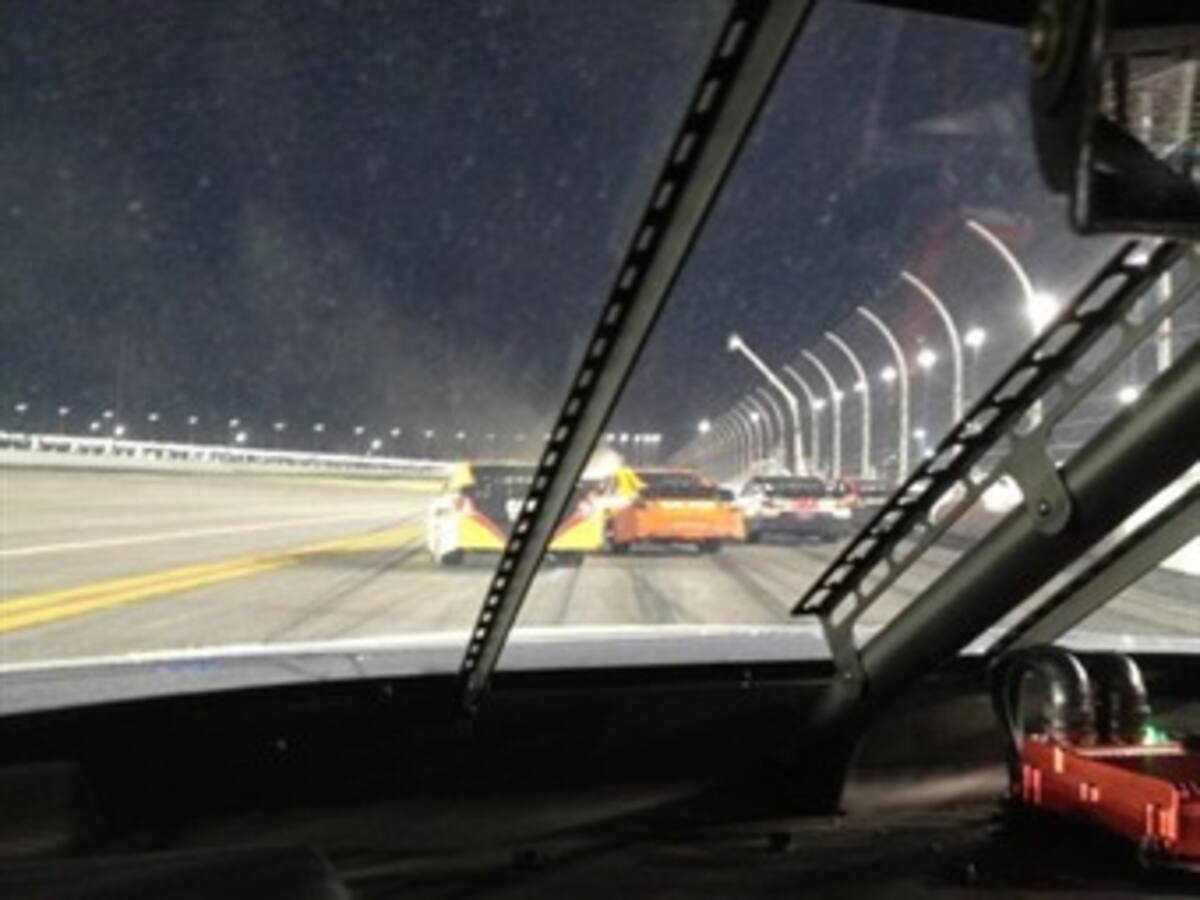 Rechazo a ocurrencia de piloto de usar el Twitter en plena carrera de Daytona