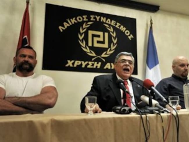 Partido Neonazi griego aprovecha la crisis para repartir alimentos entre los ciudadanos 100% griegos