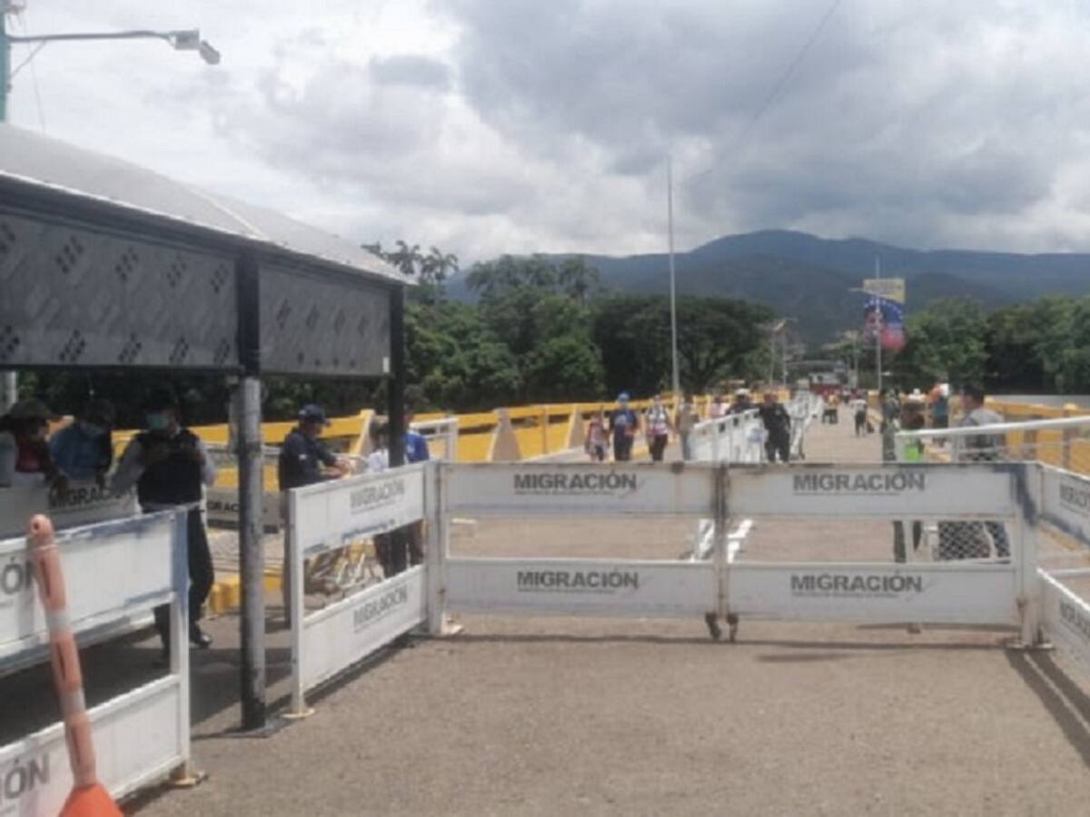 Paso por frontera es muy bajo por requisitos para cruzar los puentes