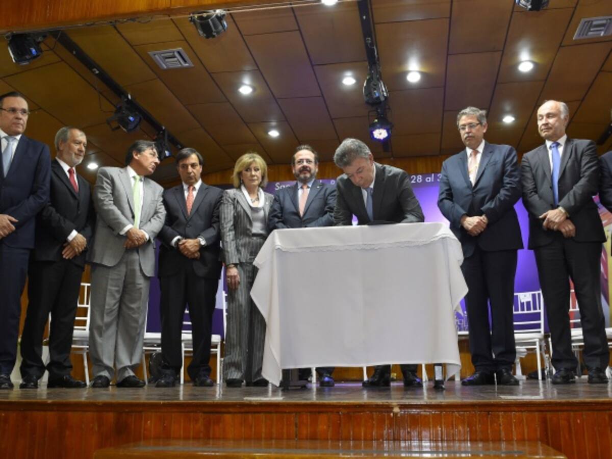 Santos anuncia decreto para iniciar "algunas labores" de la JEP