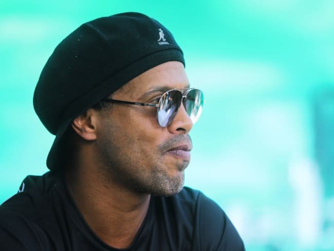 Ronaldinho desmintió la supuesta boda que tendría con dos mujeres