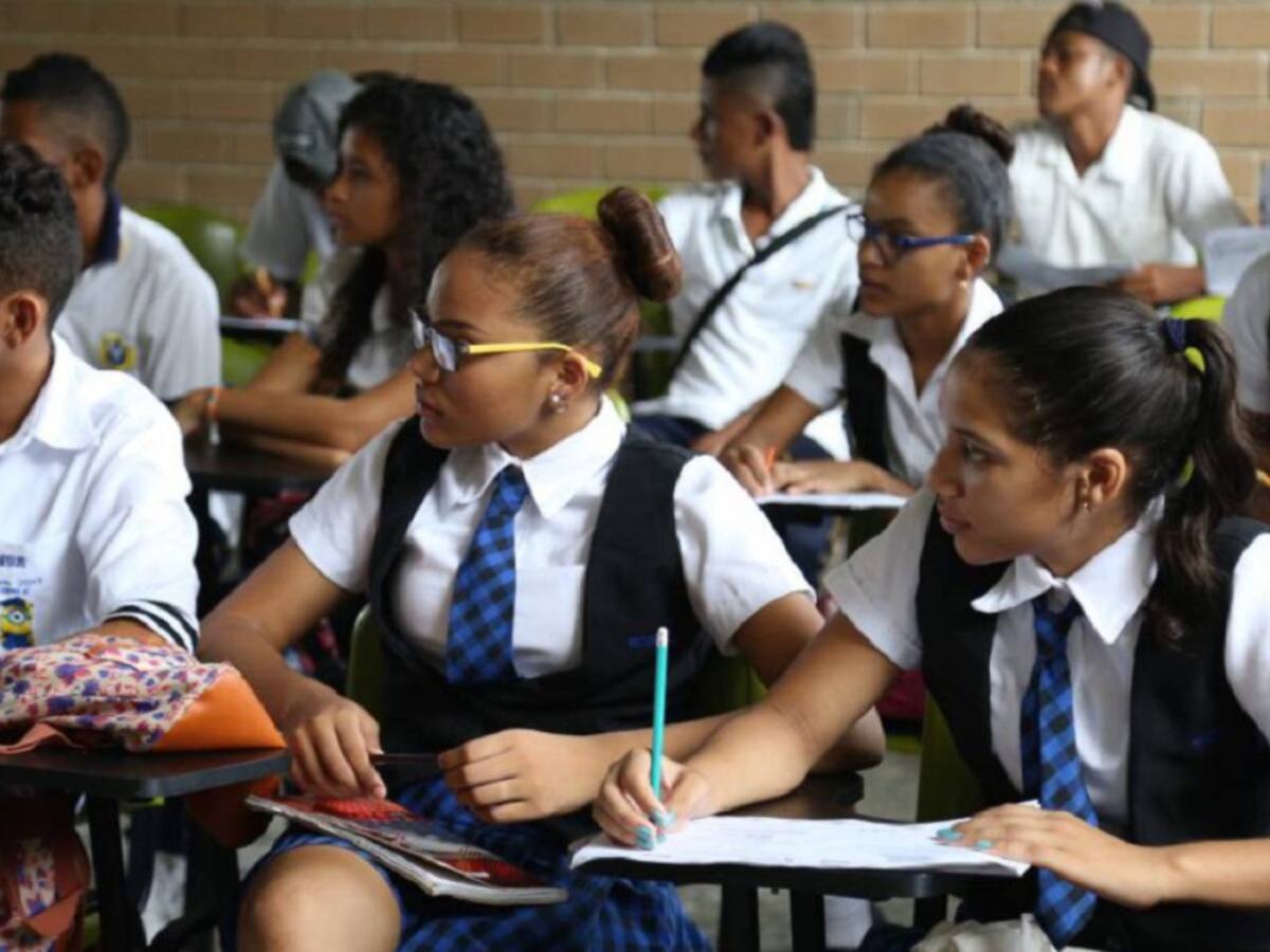 Los colegios no pueden prohibir a sus estudiantes tener novio