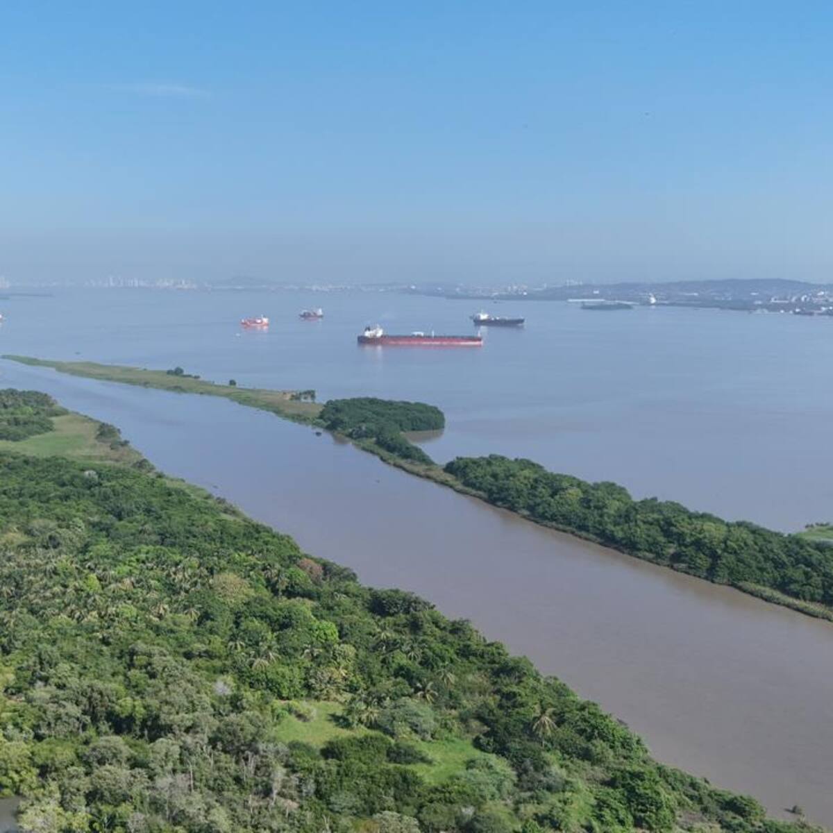 Declaran estado de emergencia en bahía de Cartagena por impacto del Canal del Dique