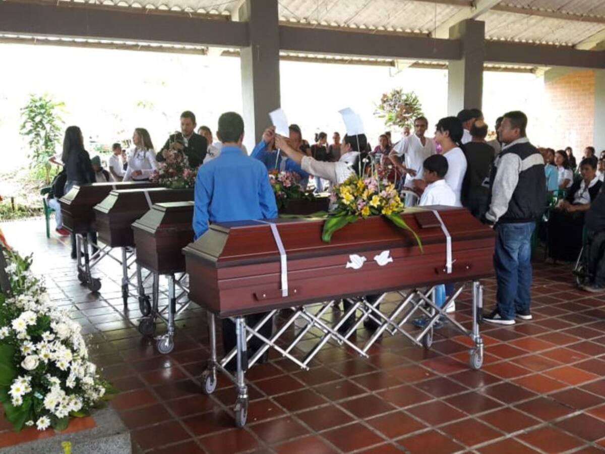 En medio del dolor fueron despedidos los integrantes de la familia Lasso