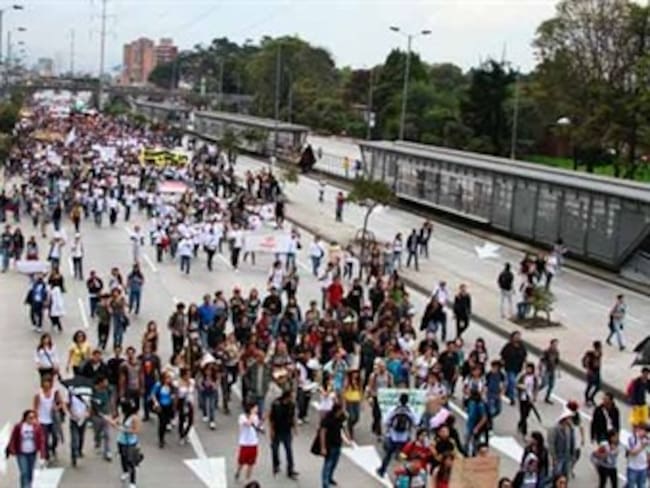 Marchas estudiantiles ocasionan problemas de movilidad en Bogotá