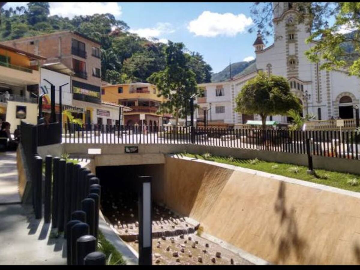 Una mujer muerta y otra herida fueron halladas en un río en Salgar