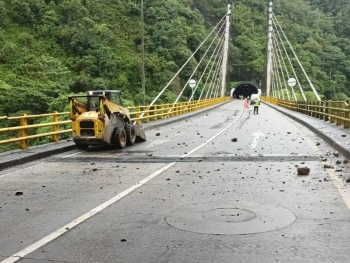 Mintransporte atiende el represamiento del Río Negro en vía Bogotá-Villavicencio