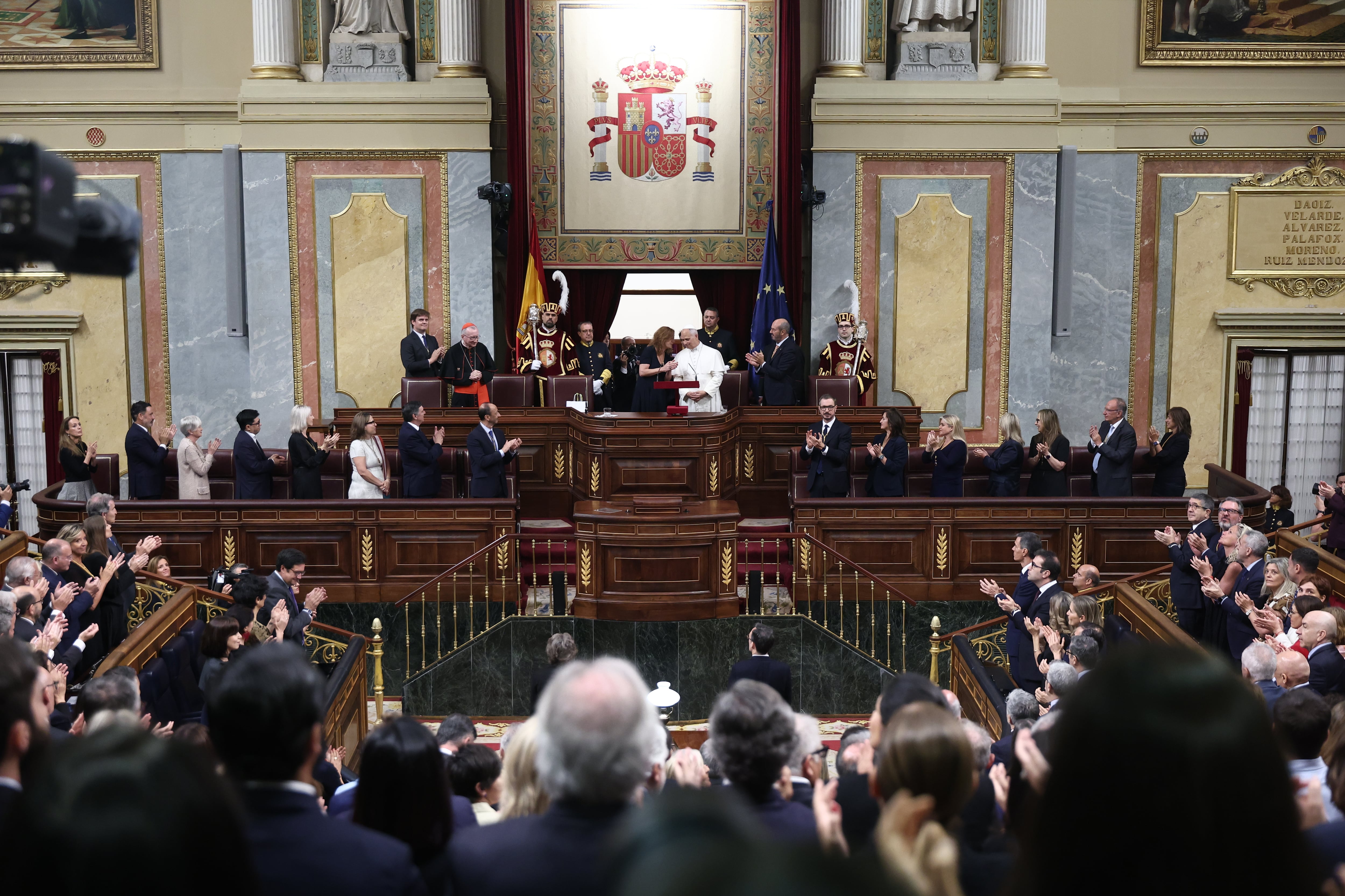 En su tercer día de visita en Madrid, el papa León XIV dio un discurso al Parlamento español centrado en reparación de los abusos y solidaridad con los migrantes.
(Foto:  Eduardo Parra/Europa Press via Getty Images)