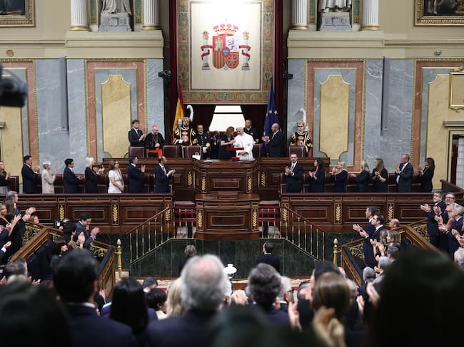 En su tercer día de visita en Madrid, el papa León XIV dio un discurso al Parlamento español centrado en reparación de los abusos y solidaridad con los migrantes.
(Foto: Eduardo Parra/Europa Press via Getty Images)