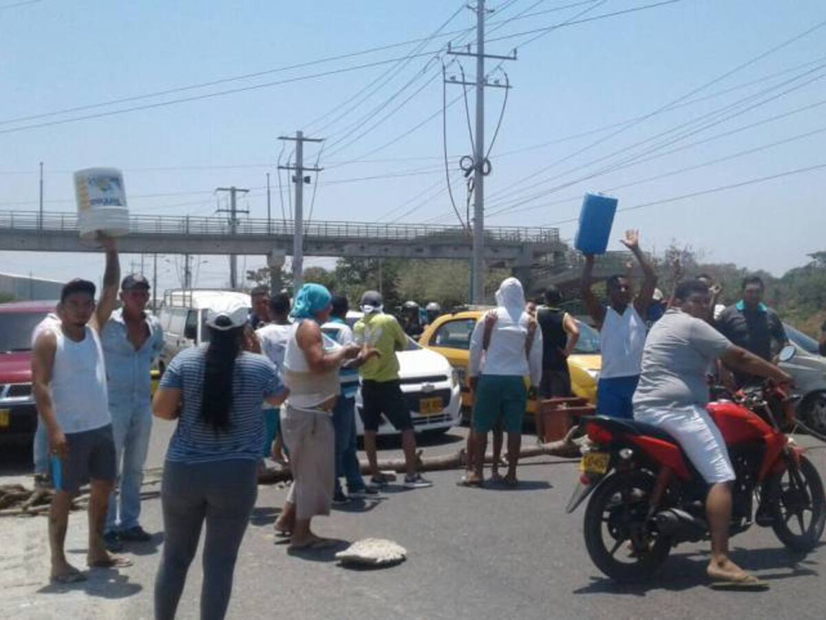 Levantan bloqueo en La Cordialidad, tras protestas por falta de agua