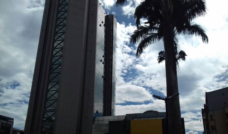 Todos los días a las 5:45, 6:48, 7:48 y 8:45 AM escuche la información local en Caracol Radio