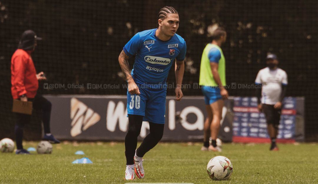 Juan Fernando Quintero entrenando con el Medellín 2021