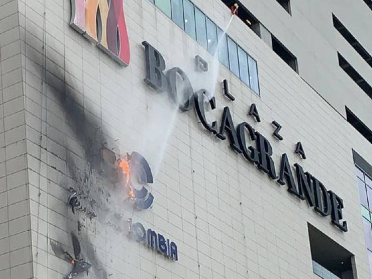 Daños menores tras incendio en Plaza Bocagrande de Cartagena