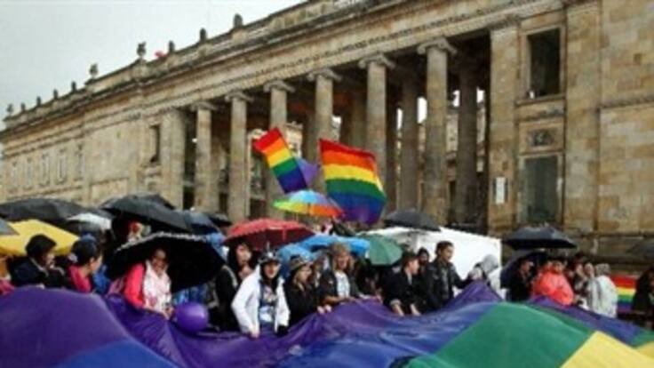 Jueces y notarios deberían casar todas las parejas de la misma forma: Defensor del Pueblo