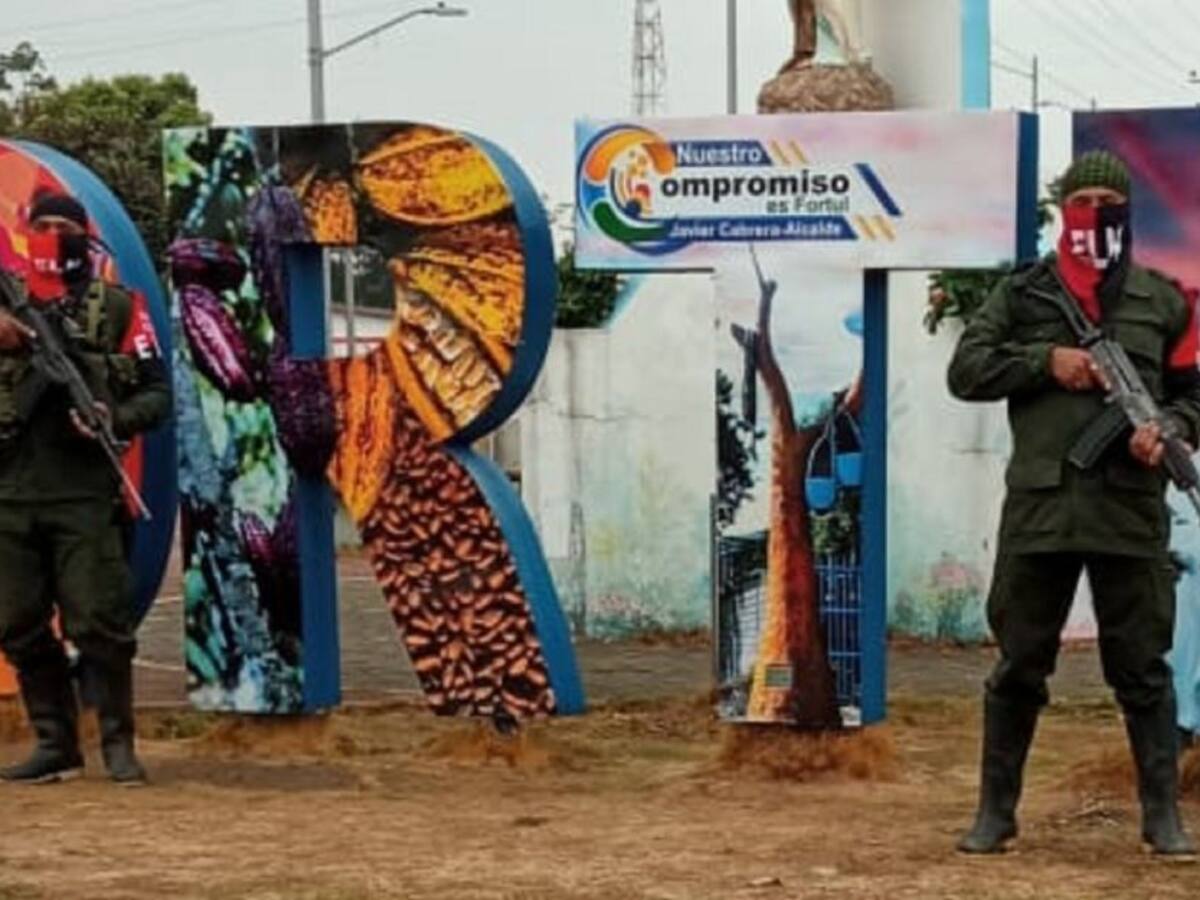Eln hostigó a la Policía y volvió a tomarse fotos y videos en Arauca