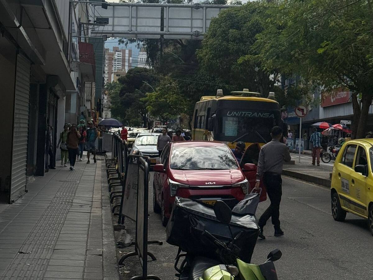Vendedores ambulantes denuncian atropellos tras cierre de calles en el centro de Bucaramanga