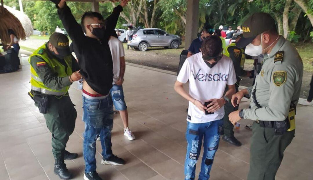 Más de 250 personas asistían a la fiesta en un Parque.