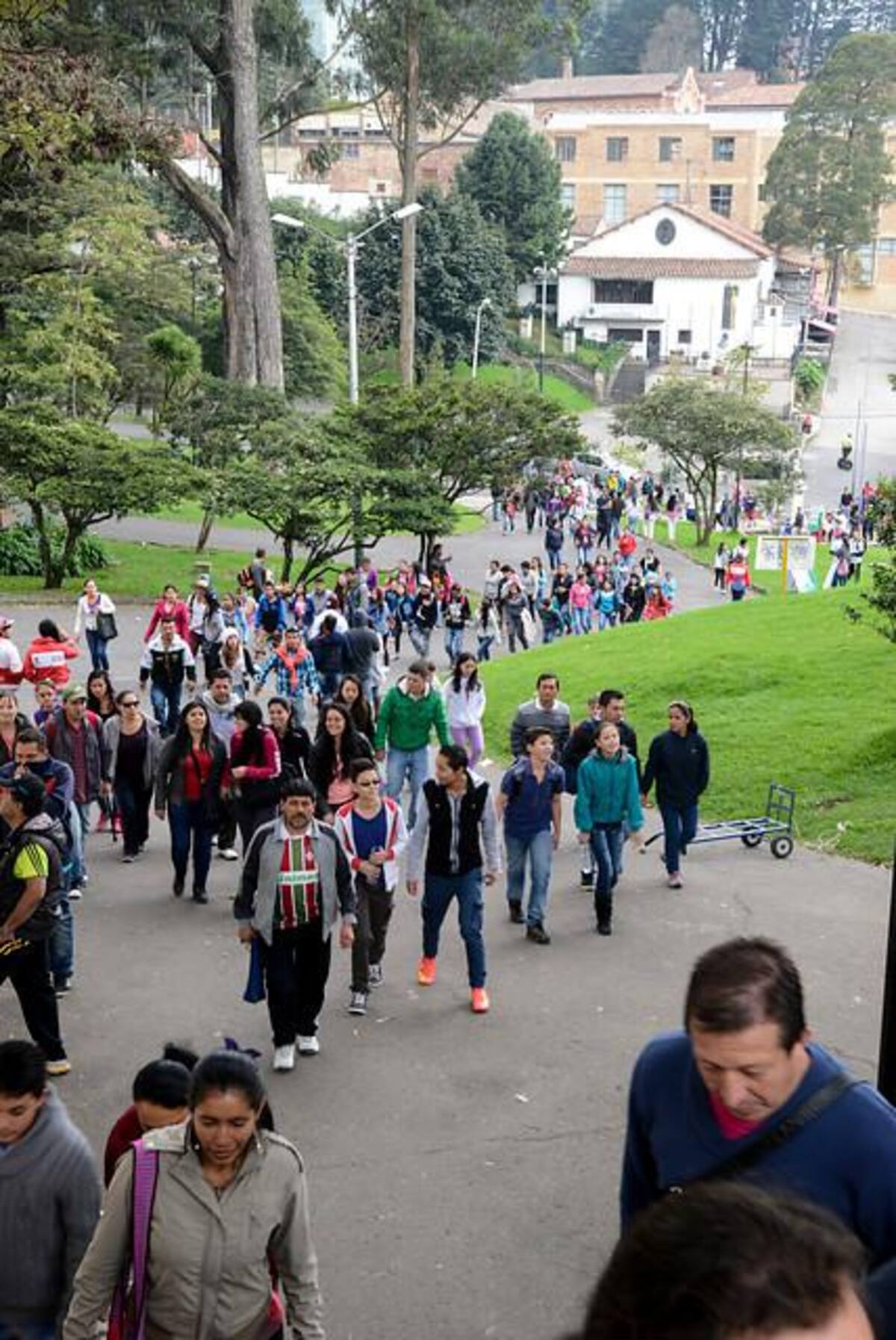 Se han registrado miles de visitantes, un promedio de 3.000 personas por hora, es decir unos 50 personas por minuto. Se espera que el total de las visitas sea alrededor de 65.000.
