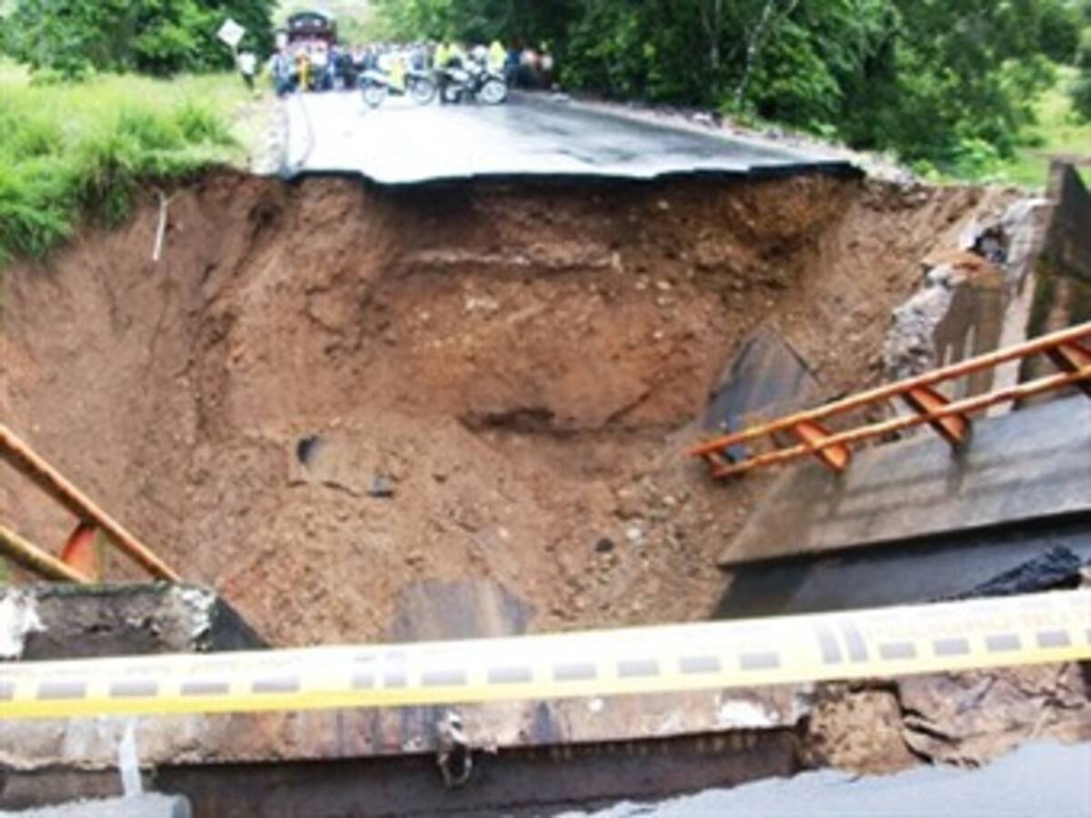 Avalancha incomunica el oriente del país con Bogotá y deja 15 heridos