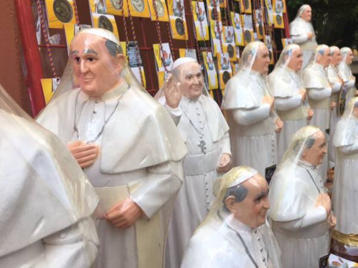 El milagro del papa para los vendedores ambulantes