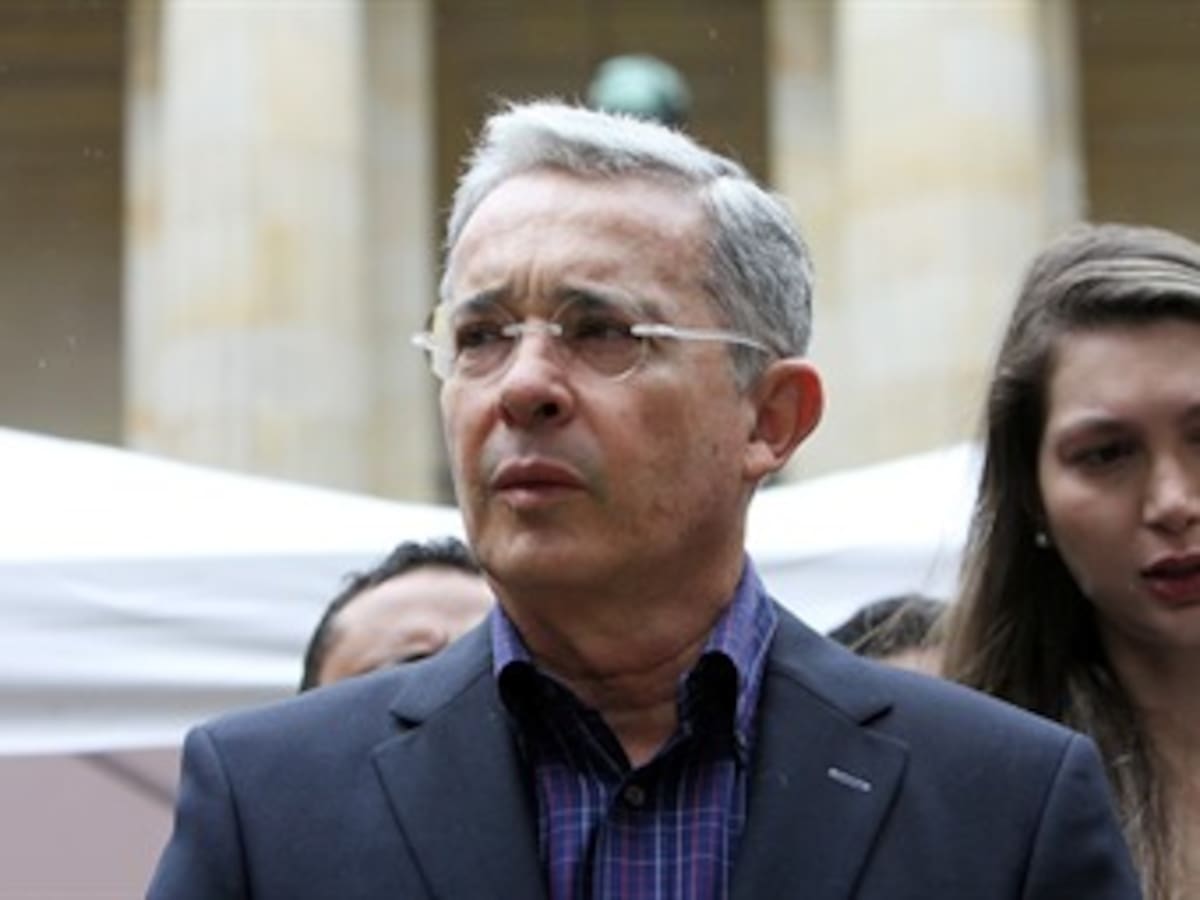 Uribe asegura que las Farc amenazan a votantes en varias regiones