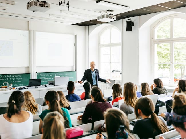 Estudie gratis una carrera universitaria con ESAP. Imagen de referencia vía Getty Images