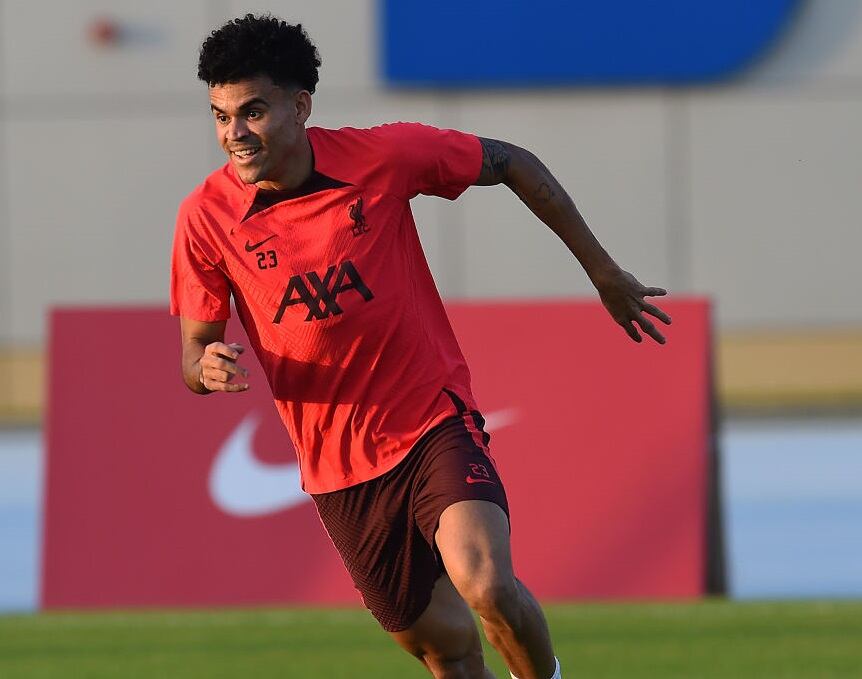 Luis Díaz en entrenamiento con el Liverpool durante el campamento de pretemporada en Dubái (Photo by John Powell/Liverpool FC via Getty Images)