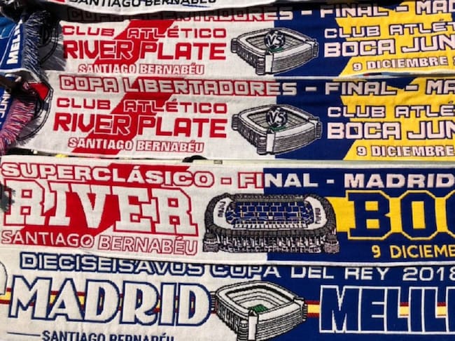 ¡Indignante! Españoles venden bufandas de River-Boca con error ortográfico