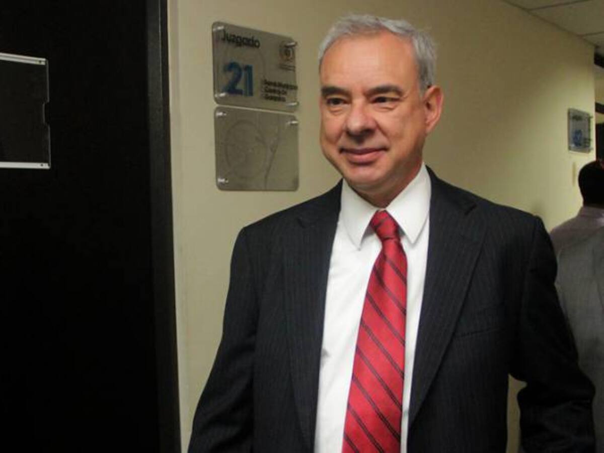 Acusan formalmente a exmagistrado Escobar Gil por caso Fidupetrol