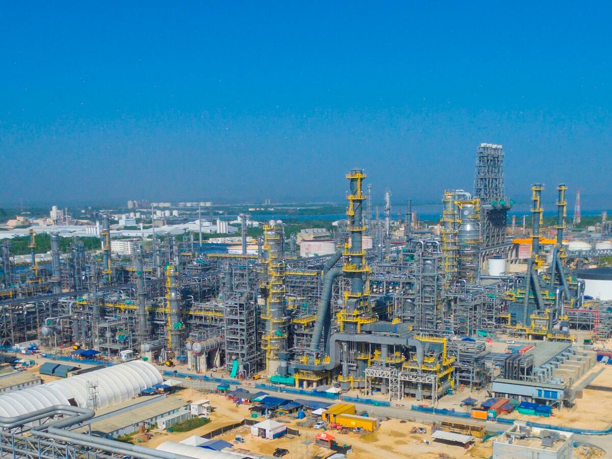 Refinería de Cartagena producirá combustible para aviones con materias primas vegetales