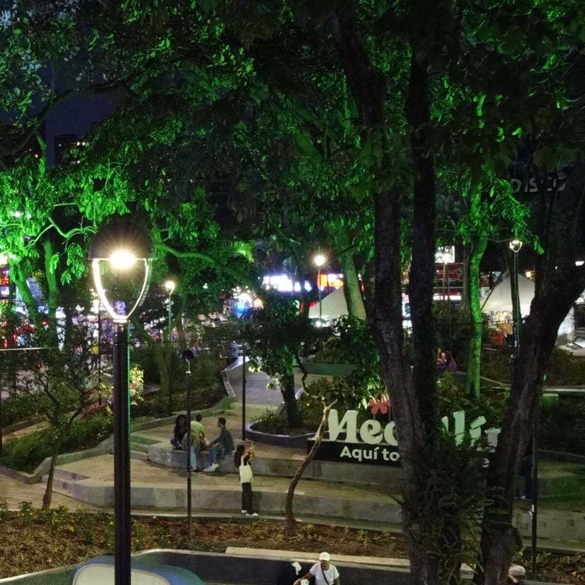 Se suspenden los servicios sexuales en el barrio El Poblado de Medellín