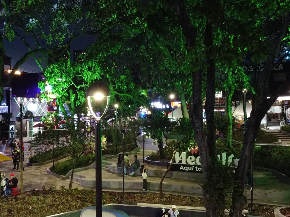 Se suspenden los servicios sexuales en el barrio El Poblado de Medellín