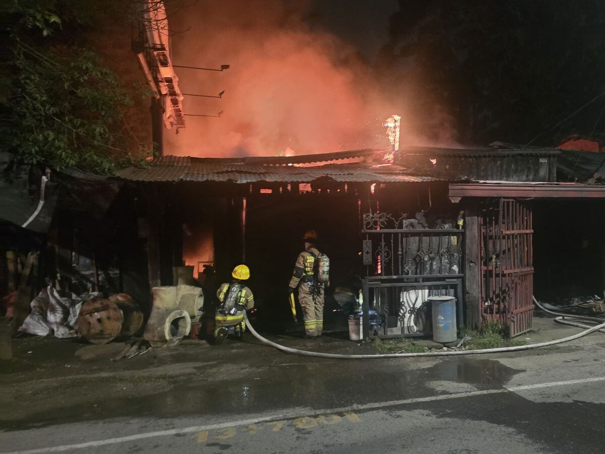Incendio en Rionegro- foto bomberos