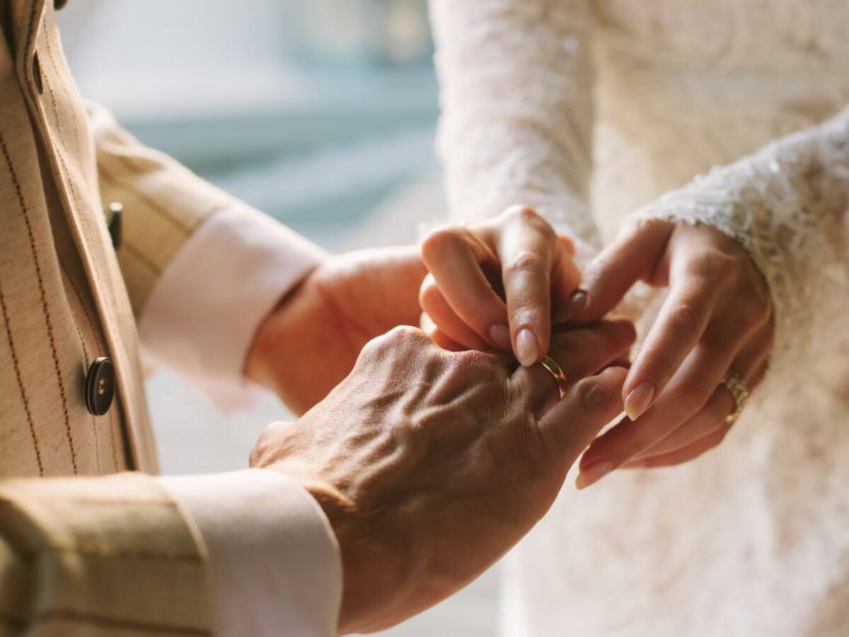 Tras 10 años de matrimonio, pareja descubrió que eran hermanos