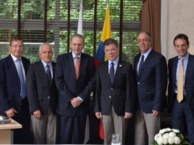 El Presidente de Colombia, Juan Manuel Santos, con altos directivos del Comité Olímpico Internacional (COI), este jueves en Lausana (Suiza). Foto: EFE.