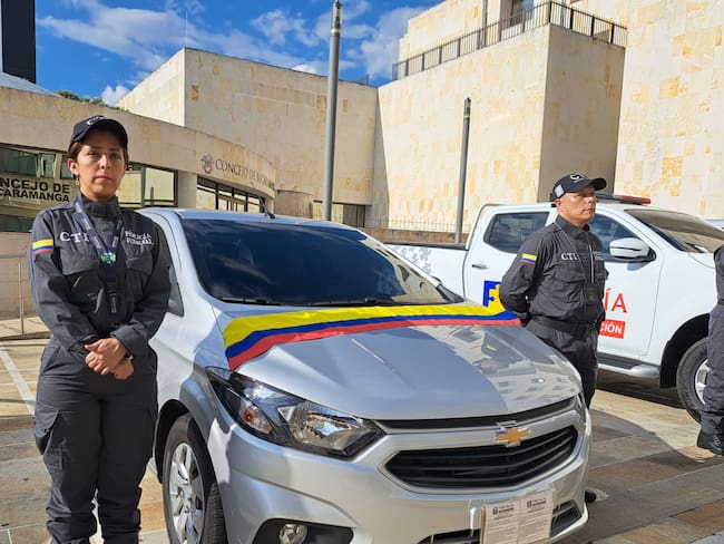 Entregan 5 carros para fortalecer la seguridad en Bucaramanga