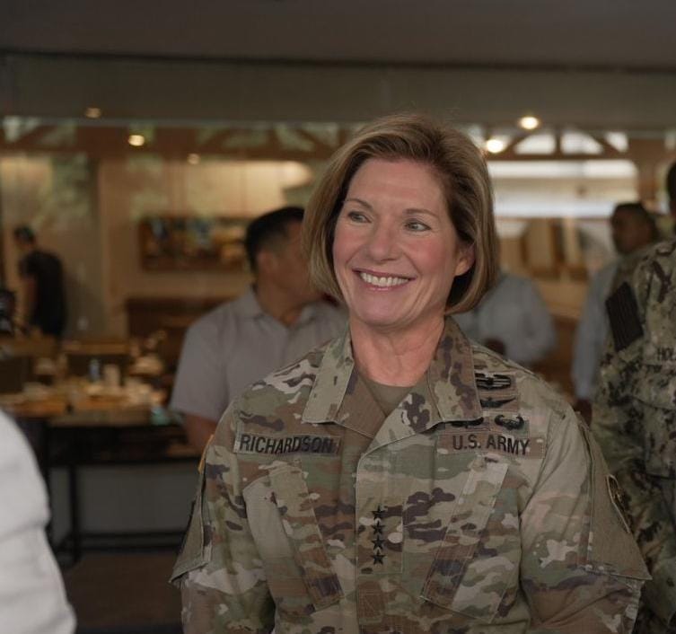 General Laura Jane Richardson, comando sur de los E.U . Alcaldía Cali.