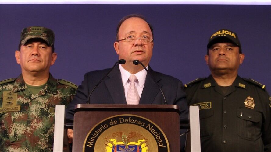 Rueda de prensa del Ministerio de Defensa Nacional. En la foto: general Juan Pablo Rodríguez, el ministro de Defensa Luis Carlos Villegas y el general Jorge Hernando Nieto. Foto: Colprensa