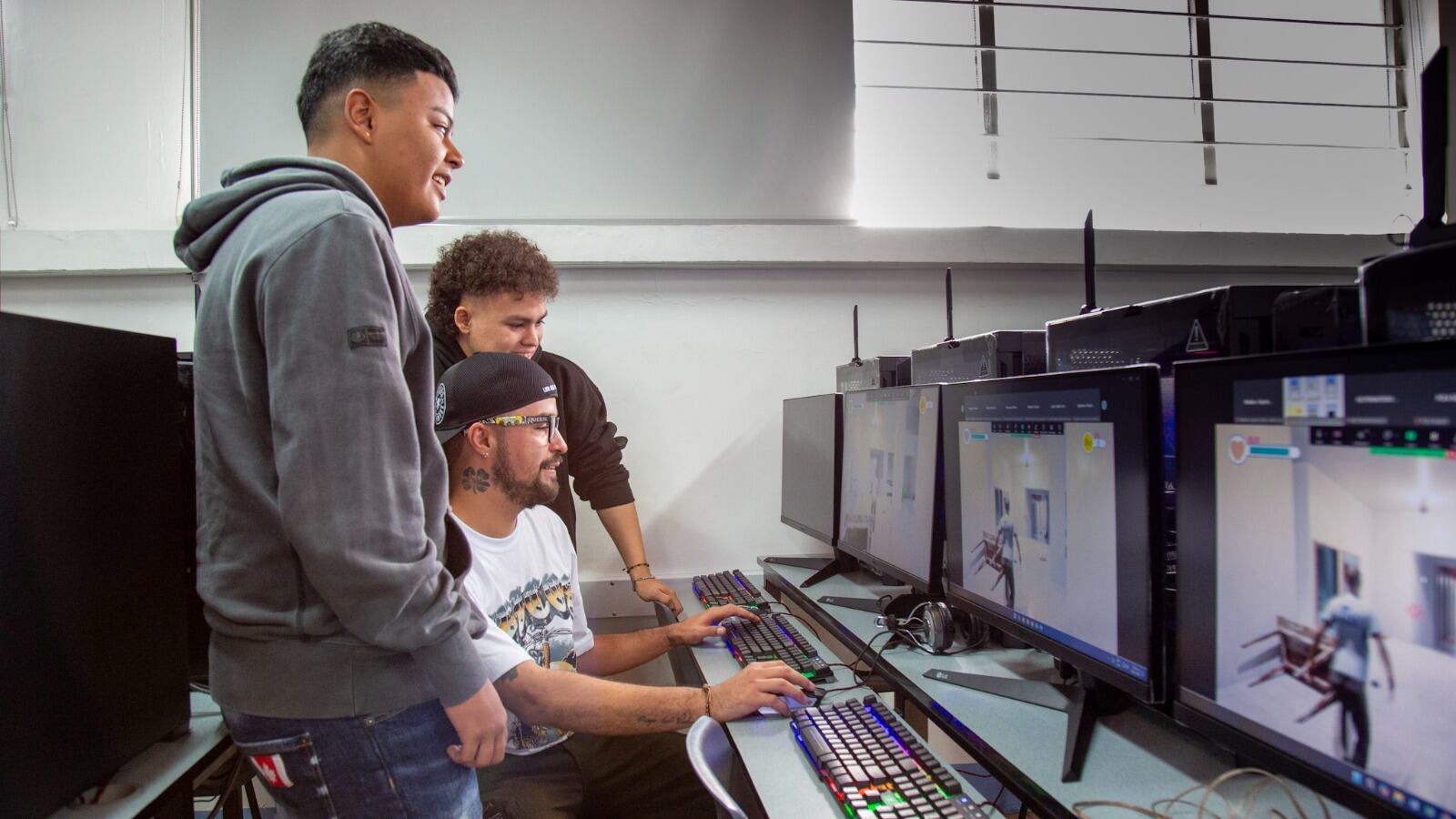 8.000 cupos para estudiar inglés, inteligencia artificial y diseño de videojuegos. Foto: Alcaldía de Medellín.